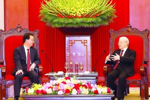 Party General Secretary Nguyen Phu Trong (R) and Wang Ning, Secretary of Yunnan province's Party Committee. (Photo: VNA)