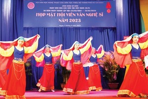 A dancing performance of the Cham ethnic group at the gathering (Photo: SGGP)