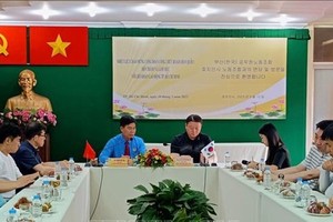 The meeting between the HCMC Labor Federation and the Republic of Korea’s Busan Metropolitan City Civil Service Labor Union on May 10. (Photo: VNA)