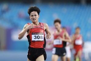 In the men's 3,000m hurdles, Nguyen Trung Cuong wins the gold medal with 8.51.99 minutes. (Photo: SGGP)