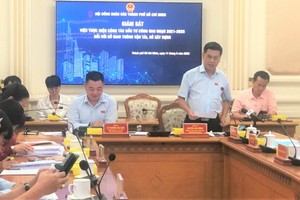 Vice Chairman of the HCMC People’s Council Nguyen Van Dung speaks at the event. (Photo: SGGP)