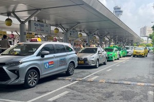 The HCMC Road Infrastructure Management Center proposes measures to ensure traffic safety, and security at Tan Son Nhat airport. (Photo: SGGP)