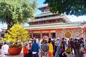 Sam Mountain National Tourism Area in the Mekong Delta province of An Giang will offer no-cost admission to visitors during the 2023 Via Ba Chua Xu festival. (Photo: SGGP)