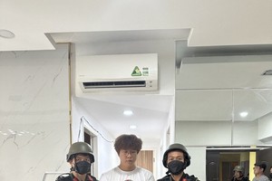 Three South Korean nationals wanted by Interpol for allegedly running illegal online gambling operations are arrested by authorities in HCMC. (Photo: SGGP)