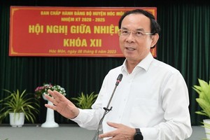 Secretary of the HCMC Party Committee Nguyen Van Nen speaks at the event. (Photo: SGGP)