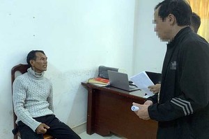 One of the attackers is arrested. (Photo: Courtesy of the police force)