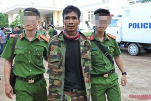 One of the attackers is arrested. (Photo: Cong an nhan dan)