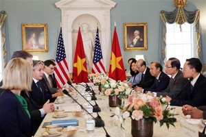 Chairman of the Party Central Committee’s Commission for Foreign Affairs Le Hoai Trung has a working session with US Secretary of State Antony Blinken. (Photo: VNA)