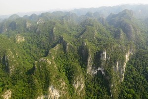 Vietnamese cultural heritage experts are helping Khammouane Province of Laos to prepare a dossier for UNESCO recognition of Hin Namno as a World Natural Heritage Site. (Photo: SGGP)