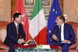 Vietnamese President Vo Van Thuong (L) and President of the Italian Senate Ignazio La Russa at their meeting in Rome on July 26. (Photo: VNA)
