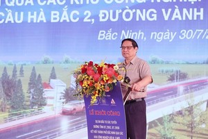 Prime Minister Pham Minh Chinh attended the groundbreaking ceremony for several transport infrastructure projects in the northern province of Bac Ninh on July 30. (Photo: VNA)