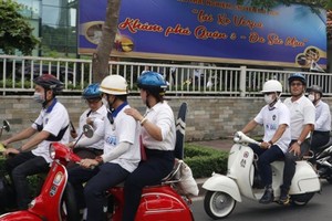 The vintage Vespa tour gives tourists an opportunity to discover must-see attractions in HCMC.
