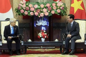 The meeting between President Vo Van Thuong (R) and President of the House of Councillors of Japan Otsuji Hidehisa in Hanoi on September 6. (Photo: VNA)