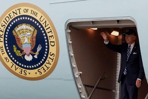 US President Joe Biden leaves Hanoi on the evening of September 11 wrapping up a two-day State visit to Vietnam at the invitation of Party General Secretary Nguyen Phu Trong. (Photo: SGGP)