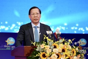 Chairman of the HCMC People's Committee Phan Van Mai speaks at the event. (Photo: SGGP)