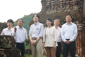 Japan's Crown Prince Akishino and Crown Princess Kiko visit the UNESCO World Heritage Site of My Son Sanctuary in the central coastal province of Quang Nam on September 24. (Photo: SGGP)
