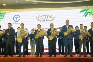At the launching ceremony of the ASEAN Carbon Credit Exchange. (Photo: VNA)