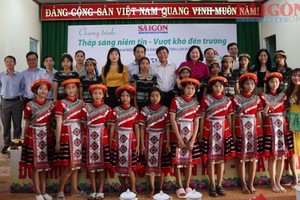 At the handover ceremony (Photo: SGGP)