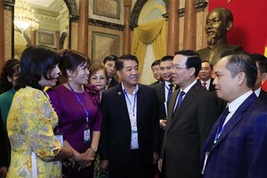 President Vo Van Thuong (2nd from right) and representatives from the General Council of Agriculture and Rural Development of Vietnam at the reception (Photo: VNA)