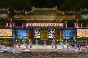 A performance of Hue Royal Court Music at a programme taking place on the evening of June 17, 2023 to celebrate 30 years and 20 years since the Hue Monuments Complex and the music respectively recognized by UNESCO as World Cultural Heritage (Photo: VNA)