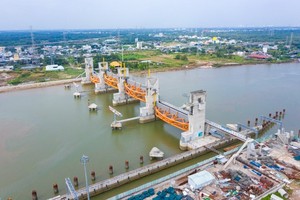 Muong Chuoi tidal control sluice (Photo: SGGP)