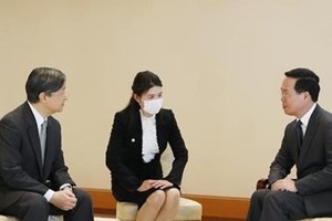 President Vo Van Thuong (R) meets Japanese Emperor Naruhito (Photo: VNA)