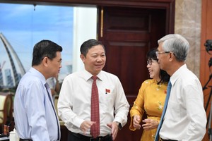 Delegates attend the 13th session of the 10th tenure People's Council of HCMC for the 2021-2026 term. (Photo: SGGP)