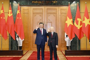 Party General Secretary Nguyen Phu Trong (R) and China's Party General Secretary and President Xi Jinping (Photo: SGGP)