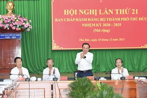 Secretary of the HCMC Party Committee Nguyen Van Nen attends the event. (Photo: SGGP)
