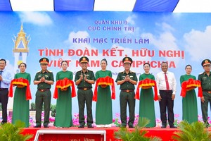 The Political Department of Military Region 9 organizes an exhibition on the solidarity and friendship between Vietnam and Cambodia at the Museum of Military Region 9 in the Mekong Delta city of Can Tho on January 4. (Photo: SGGP)