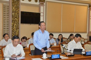 Chairman of the HCMC People’s Committee Phan Van Mai speaks at the conference. (Photo: SGGP)