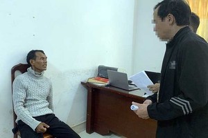 One of the attackers is arrested. (Photo: Courtesy of the police force)