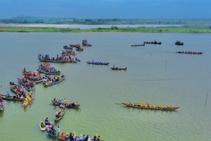 Traditional boat race on the Tra Khuc River in Tinh Long Commune in Quang Ngai City is recognized as a national Intangible cultural heritage. (Photo: SGGP)