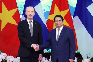 PM Pham Minh Chinh (R) and Speaker of the Parliament of Finland Jussi Halla-aho (Photo: SGGP)