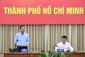 Chairman of the HCMC People's Committee Phan Van Mai speaks at the conference. (Photo: SGGP)