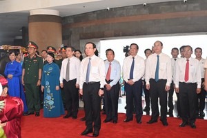 HCMC leaders pay tribute to the Hung Kings. (Photo: SGGP)