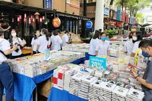 The 3rd Vietnam Book and Reading Culture Day 2024 takes place with various activities at Cong Xa Paris (Paris Commune Square) situated at the intersection of Nguyen Du and Le Duan Streets and HCMC Book Street in District 1 from April 15 to May 1. (Photo: SGGP)