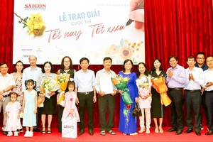 At the award ceremony (Photo: SGGP)