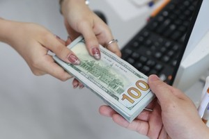 Current exchange rate fluctuations fall within a range controlled by the State Bank of Vietnam. (Photo: VietnamPlus)