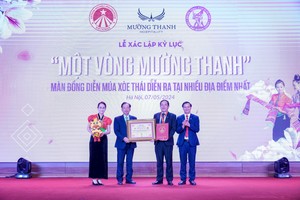 The massive performance of Thai Xoe dance art has been recognized as the show organized at the largest number of places in the country by the Vietnam Record Organization (VietKings) in Hanoi on May 7.