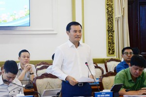 Deputy Chairman of the HCMC People's Committee, Bui Xuan Cuong, speaks at the event. (Photo: SGGP)