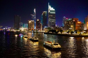 Tourists are interested in cruises on the Saigon River to enjoy the city during the sunset. (Photo: SGGP)
