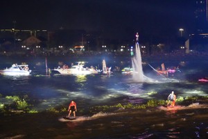 Performances of water sports in the closing ceremony (Photo: SGGP)