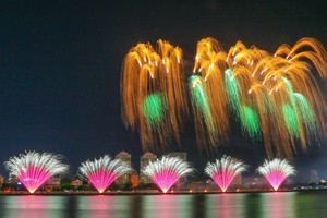 The Da Nang International Firework Festival (DIFF) significantly contributes to the local social-economic development. (Photo: SGGP)