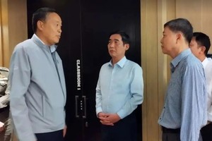 Thai Prime Minister Srettha Thavisin (L) and Vietnamese Ambassador to Thailand Pham Viet Hung (C) are at the scene.