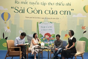 An exchange between writers and readers at HCMC Book Street (Photo: SGGP)