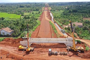 The Khanh Hoa – Buon Ma Thuot Expressway has been implemented in a hurry. (Photo: SGGP
