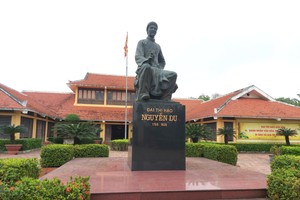 Statue of great poet Nguyen Du at the relic site (Photo: SGGP)