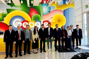 The Vietnamese delegation visits Google headquarters in the city of Mountain View, California.