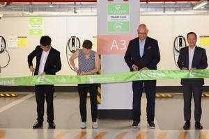 At the inauguration ceremony of public e-car charging stations (Photo: SGGP)